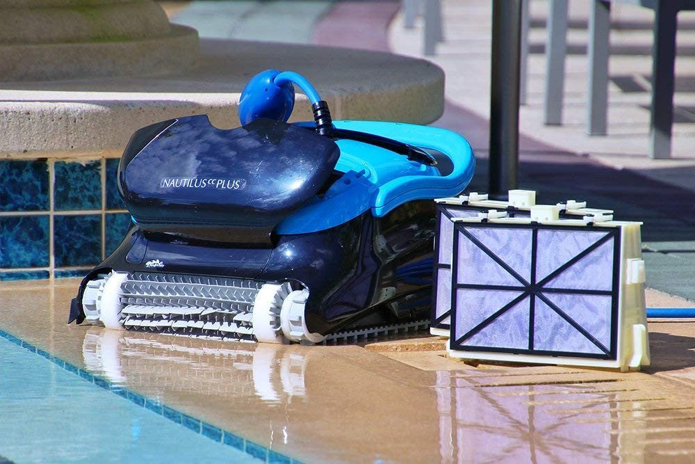 Maytronics Dauphin Nautilus CC Plus Robot Nettoyeur Wi-Fi — Nettoyage | Destination Piscine Aide St-Bruno