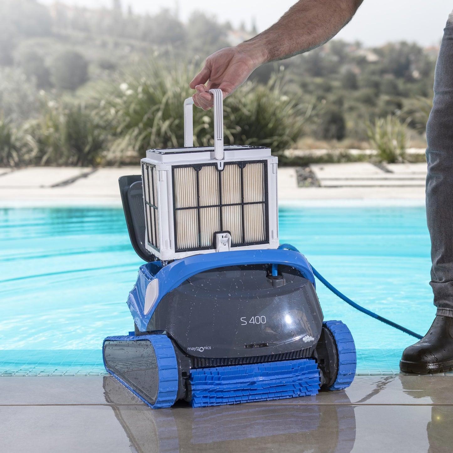 Maytronics Dauphin S400 Robot Nettoyeur de Piscine — Nettoyage | Destination Piscine Aide St-Bruno
